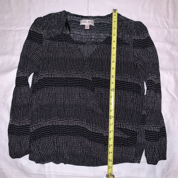 Knox Rose Black and White V-Neck Long Sleeve Lightweight Blouse - Picture 7 of 7